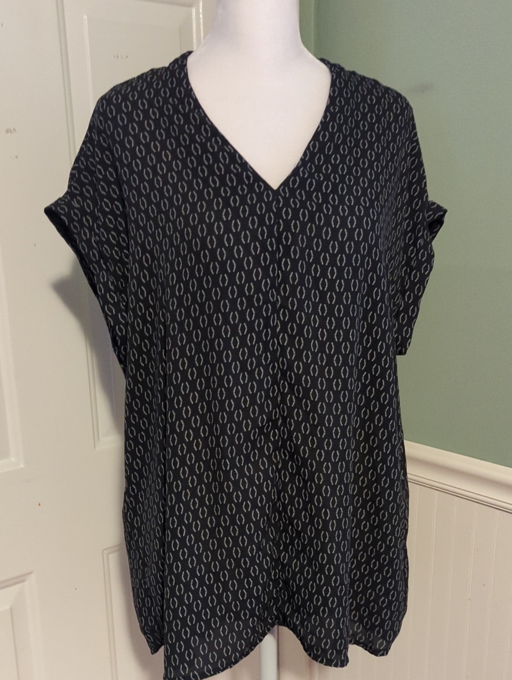 Pleione Black Short-Sleeve V-Neck Tunic White Geometric Print Women's Large